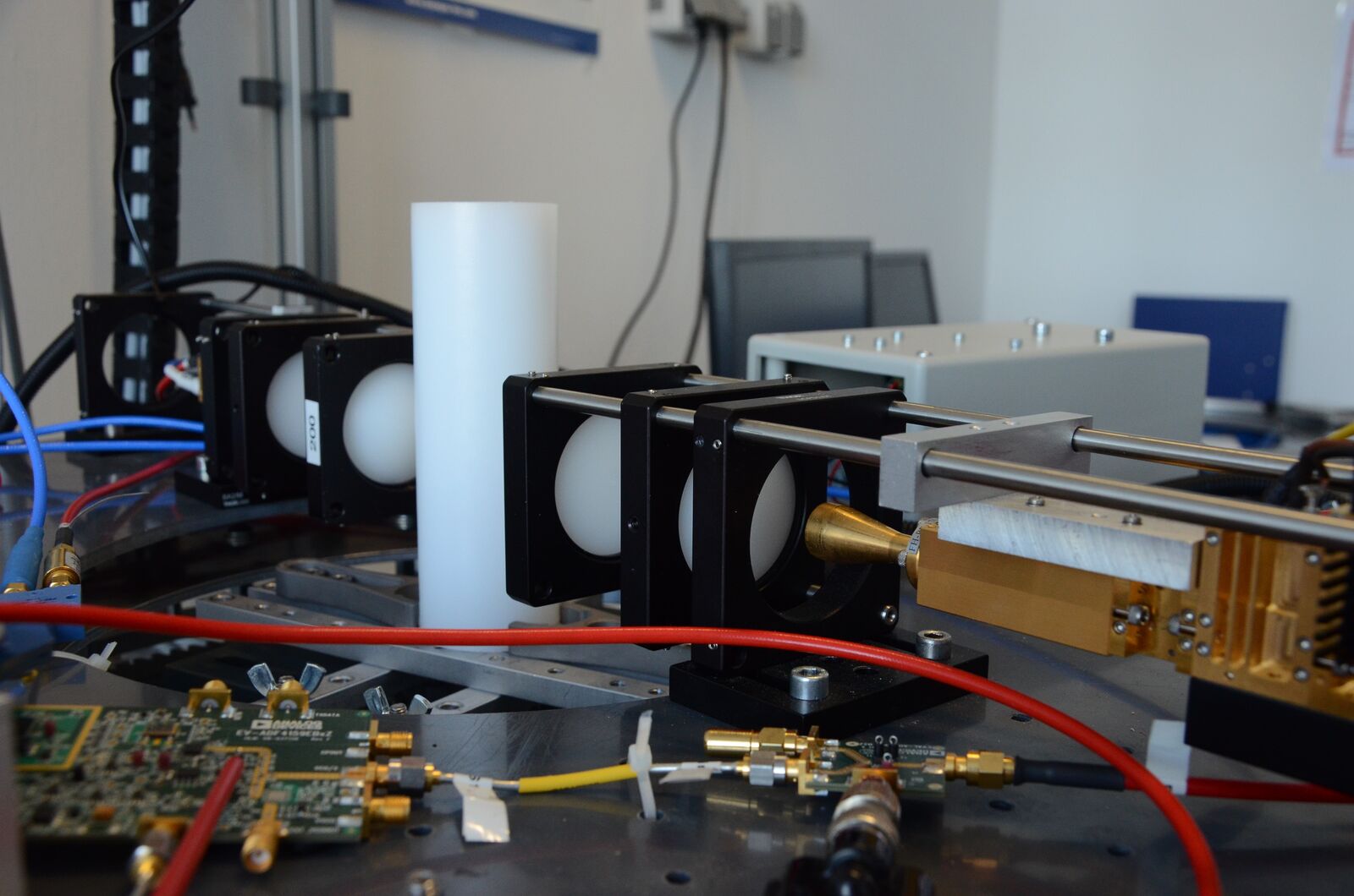 HiWi-Job/Praktikums-/Studien-/Abschlussarbeit Automatisierte Schaumstoffprüfung mittels Radar- und Terahertz-Technik - Job Würzburg - Jobs