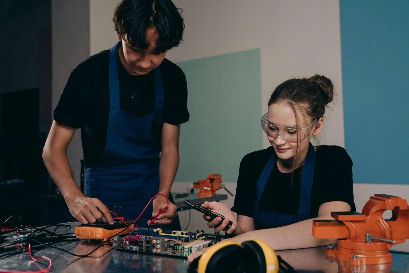 Auszubildender Elektroniker für Geräte und Systeme (m/w/d) Auszubildender Elektroniker für Geräte und Systeme (m/w/d) - Job Hösbach - Jobs bei KAITEC GmbH