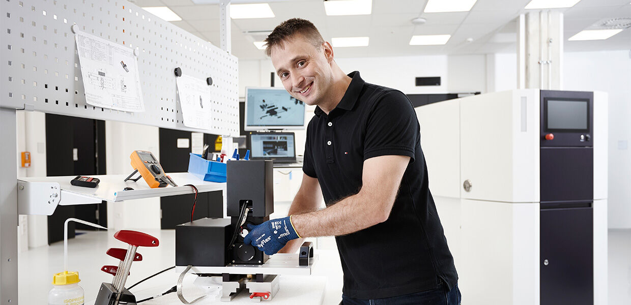 Mechatroniker / Feinmechaniker (m/w/d) - Montage von 3D Drucksystemen Mechatroniker / Feinmechaniker (m/w/d) - Montage von 3D Drucksystemen - Job Eggenstein-Leopoldshafen - Jobs at Nanoscribe