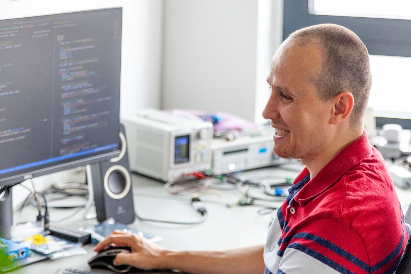 Abschlussarbeit Eignungsstudie poröser Systeme für Matrixpotenzialsensoren Abschlussarbeit Eignungsstudie poröser Systeme für Matrixpotenzialsensoren - Job München - KARRIERE