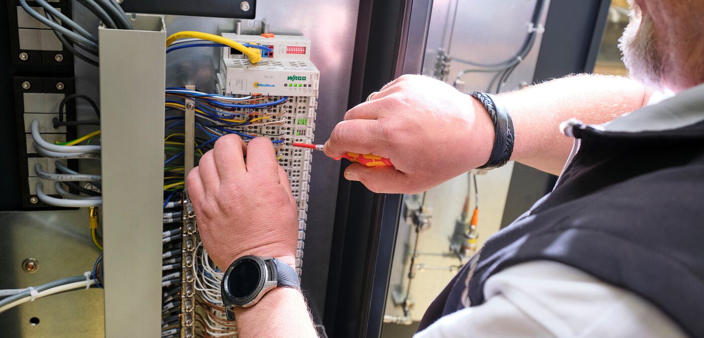 Elektroniker für Automatisierungstechnik (m/w/d) oder Mechatroniker (m/w/d) - Schaltschrankbau - Job Steinhagen - Karriere - Stellenangebote I Plasmatreat GmbH