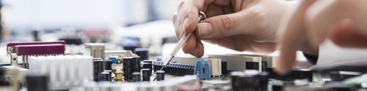 Hardware-Entwickler (m/w/d) Hardware-Entwickler (m/w/d) - Job Baden-Baden, Bergkirchen - https://www.ipetronik.com
