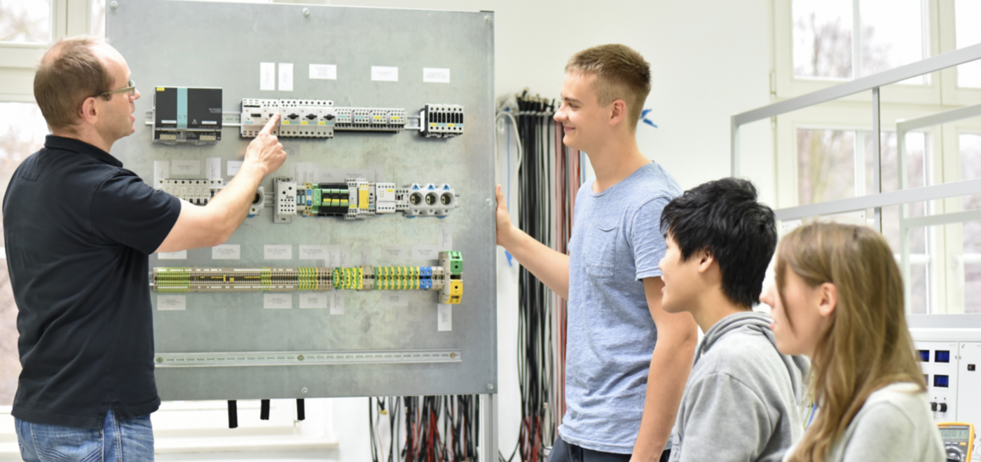 Ausbildung - Elektroniker (m/w/d) für Betriebstechnik Ausbildung - Elektroniker (m/w/d) für Betriebstechnik - Job Eutin - Karriere bei den Stadtwerken Eutin!