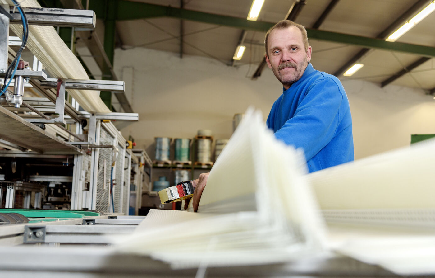 Mitarbeiter Produktion / Maschinenbediener (m/w/d) - Job Sinsheim - Jobs Baukom - Group