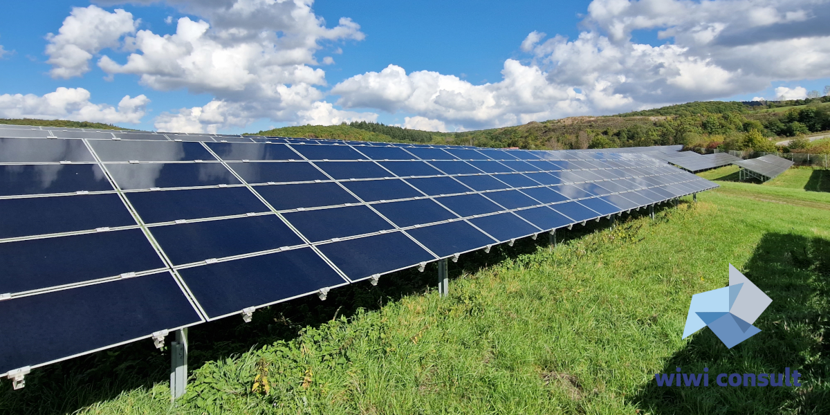 (Senior) Projektleiter (m/w/d) Solarparks & Batteriespeicher (2 Jahre befristet) - Job Köln, Mainz, Home office - Stellenangebote wiwi consult GmbH & Co. KG