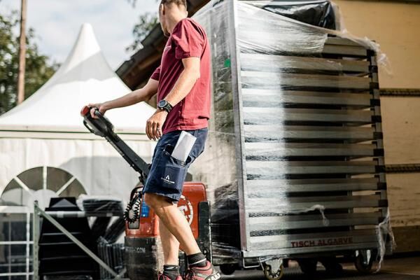 Ober-Mörlen bei Frankfurt: Be- und Entlader*in (m/w/d) - Job - Jobs