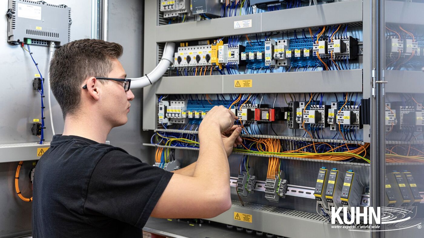 Elektroinstallateur*in / Elektroniker*in - Job Höpfingen - Deine Karriere bei KUHN