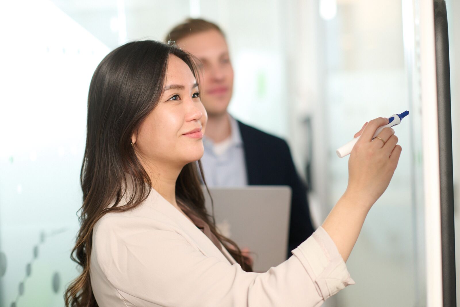 Praktikant Strategy Consulting (m/f/d) - Job Hamburg, Homeoffice - Jobs